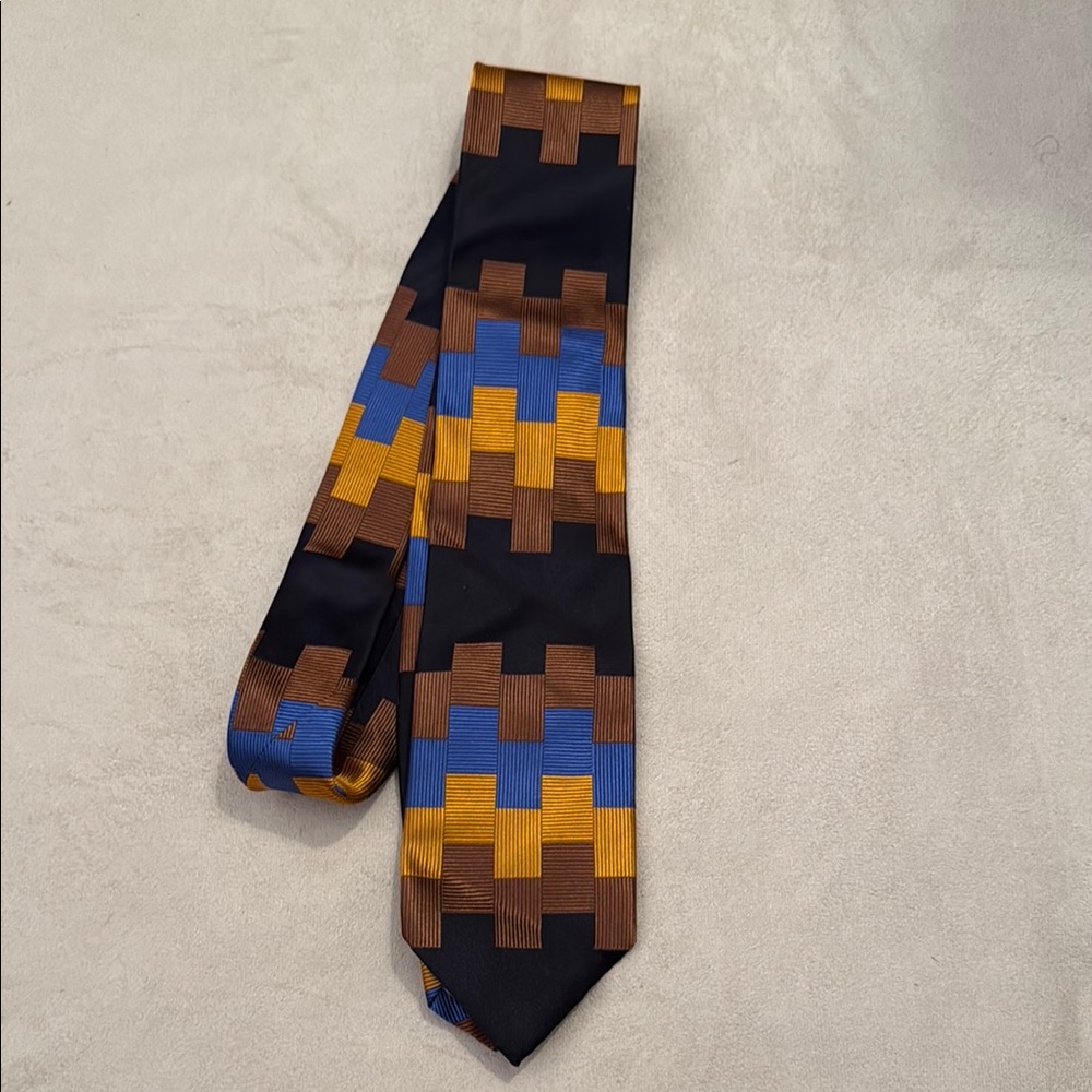 Robert Lewis Tie Geometric Patterned Tie‎ special edition towbtown collection